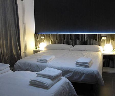Hostal Gonzala By Gaiarooms ซาลามังกา ภายนอก รูปภาพ