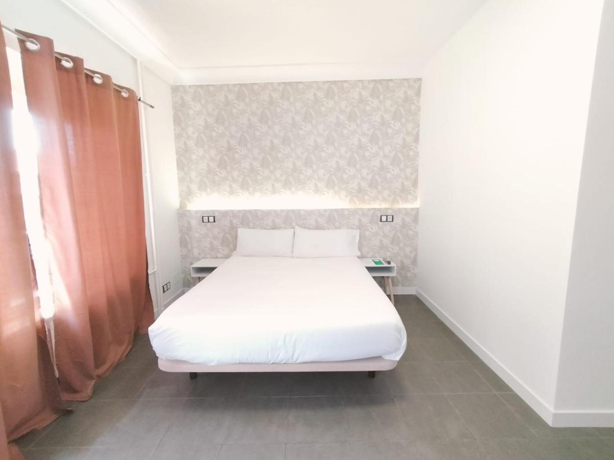 Hostal Gonzala By Gaiarooms ซาลามังกา ภายนอก รูปภาพ